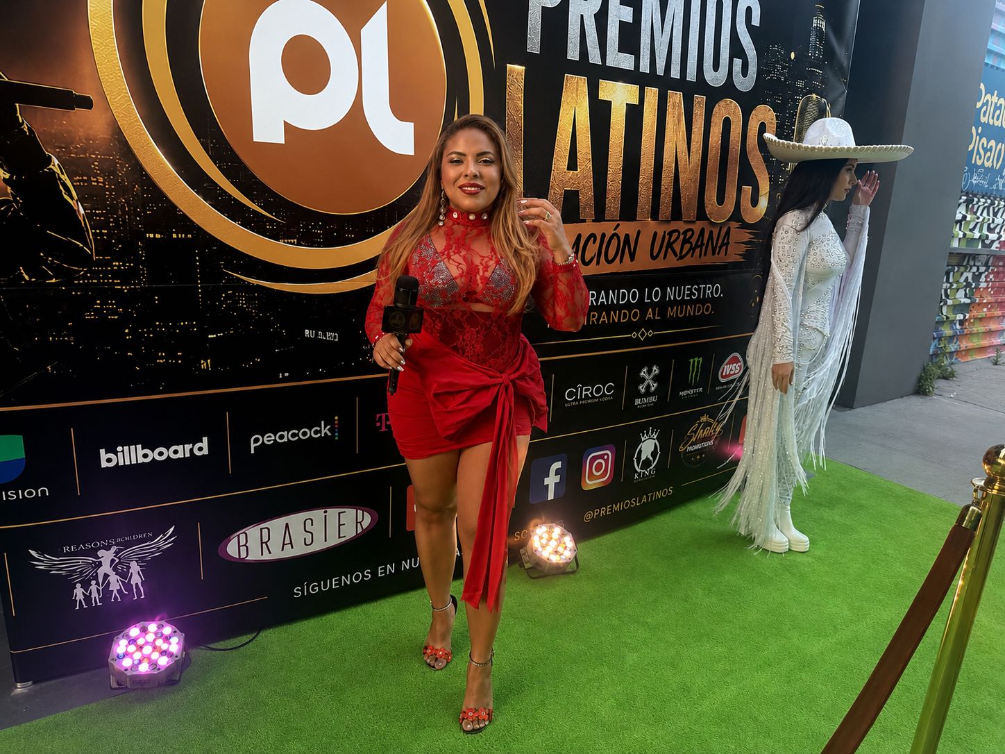 Katherine en la alfombra de los Premios Latinos Edición Urbana